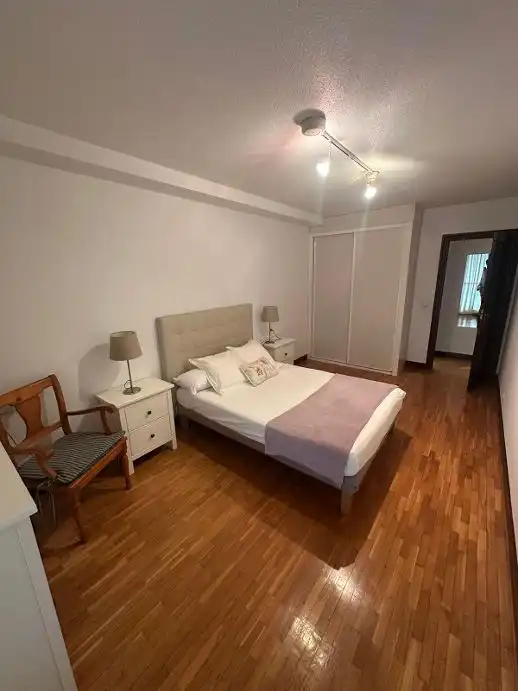 Habitación de Piso de alquiler en  Pamplona / Iruña con Calefacción, Parquet y Terraza