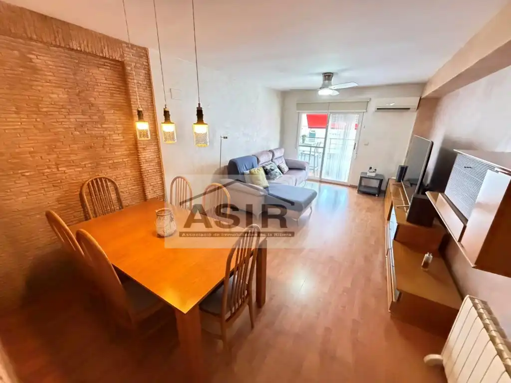 Wohnzimmer von Dachboden zum Verkauf in Alzira mit Klimaanlage und Balkon