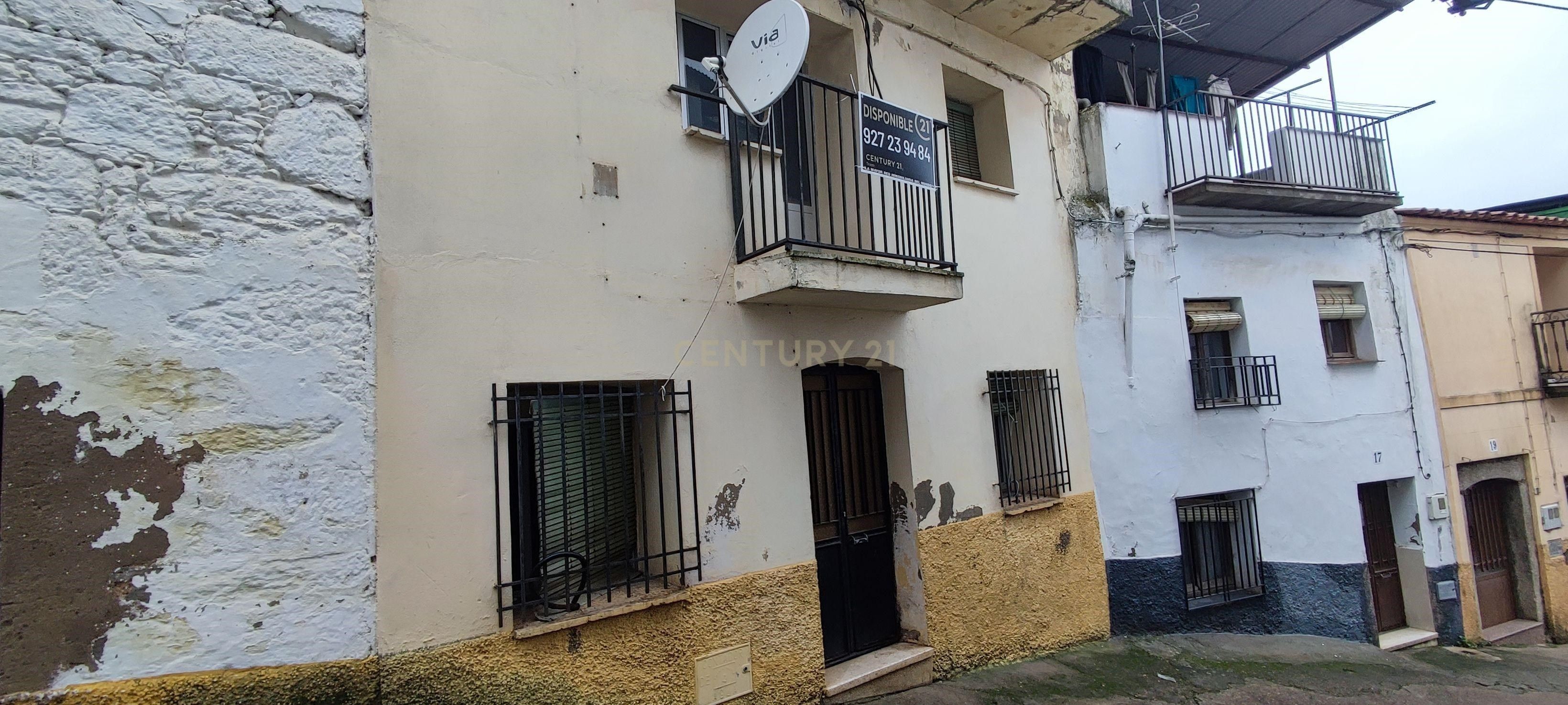 Vista exterior de Casa o xalet en venda en Alcuéscar amb Terrassa