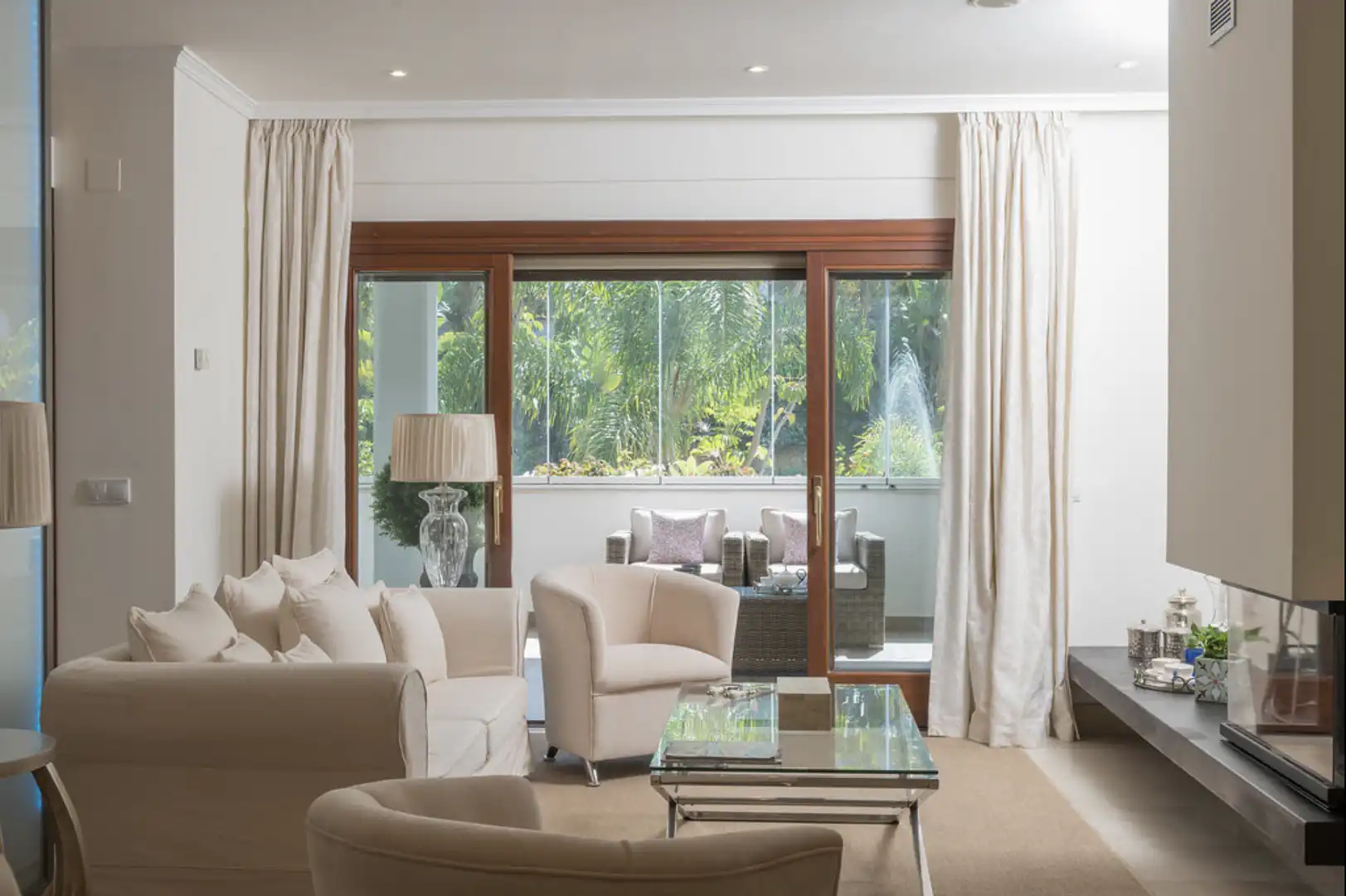Sala d'estar de Apartament de lloguer en Marbella amb Aire condicionat, Terrassa i Moblat