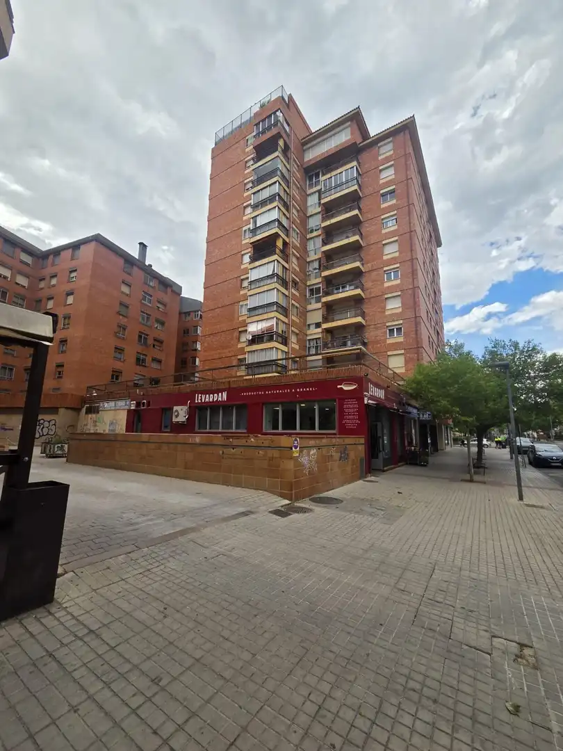 Vista exterior de Pis en venda en Teruel amb Calefacció i Moblat