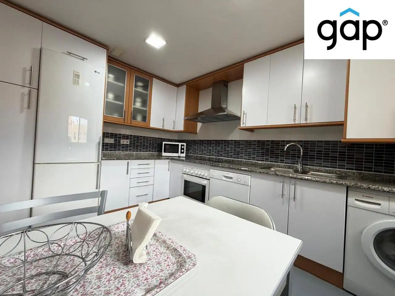 Kitchen of Flat for rent in Cuenca  with Air Conditioner, Heating and Parquet flooring