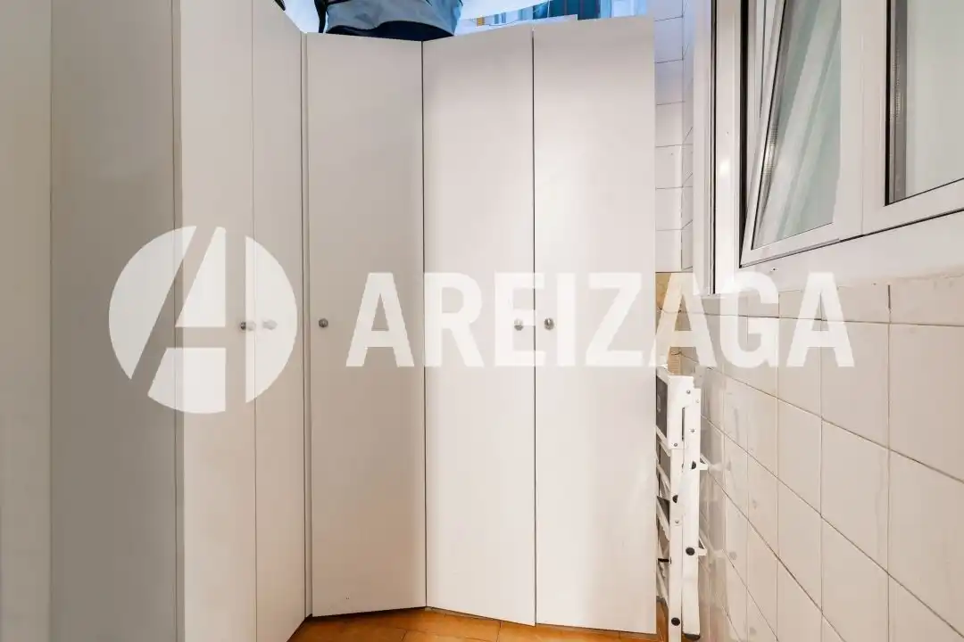 Habitación de Piso en venta en Donostia - San Sebastián  con Calefacción, Terraza y Balcón