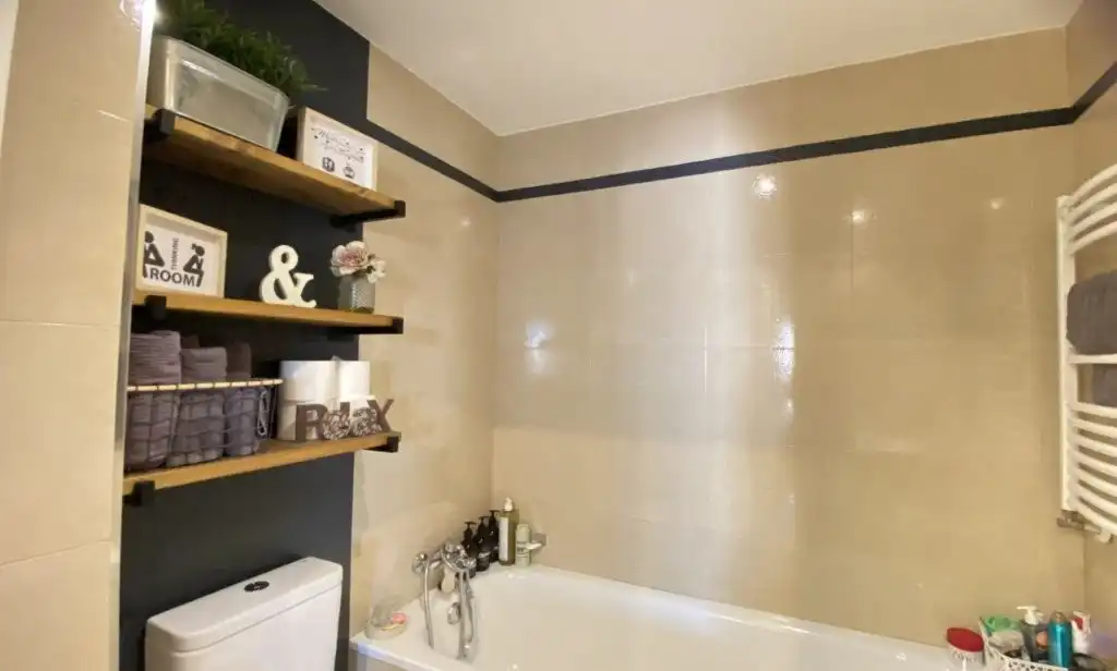 Bathroom of Flat for sale in Leganés  with Air Conditioner, Heating and Terrace