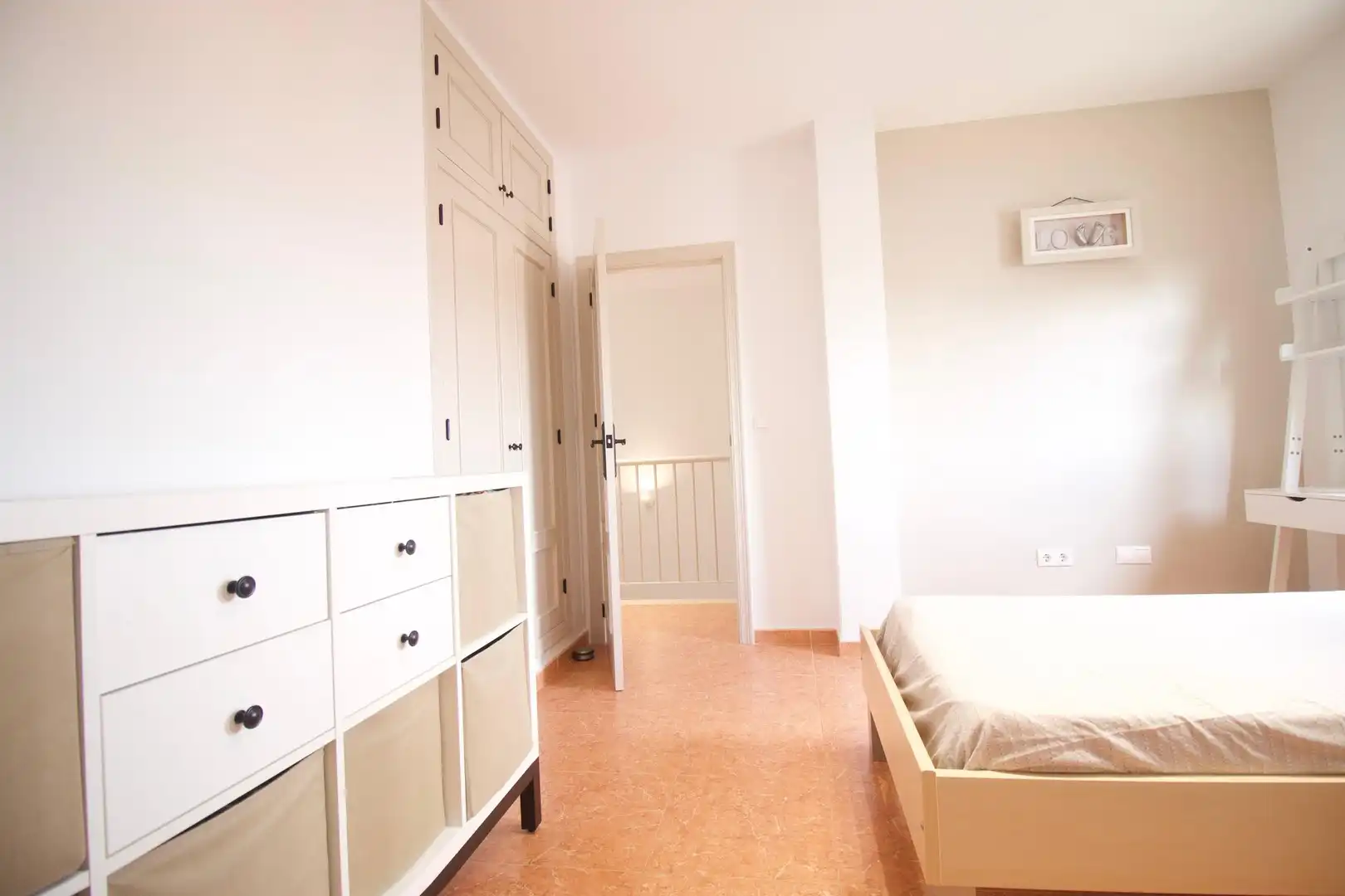 Schlafzimmer von Einfamilien-Reihenhaus zum Verkauf in Fuente Álamo de Murcia mit Privatgarten und Balkon