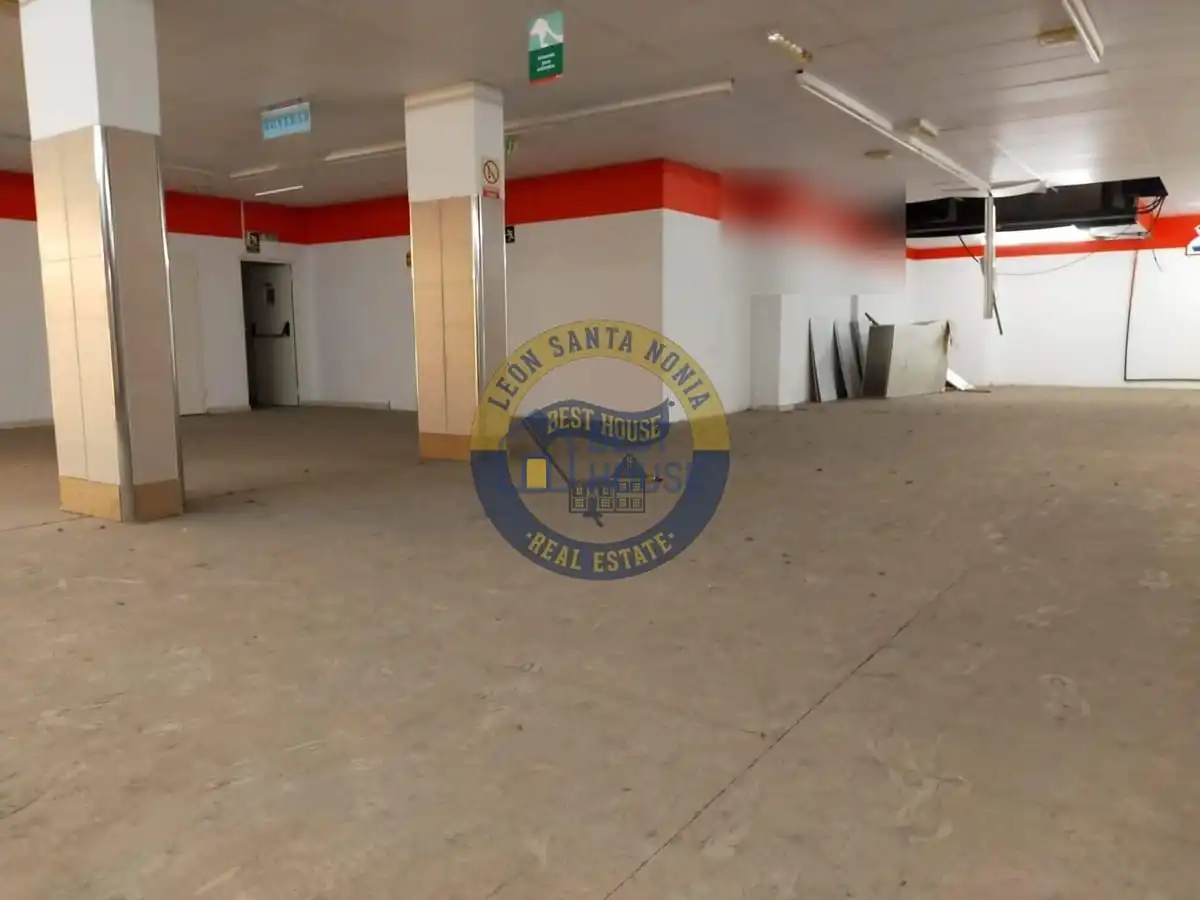 Business premises for sale in Trobajo del Camino, imagen 2