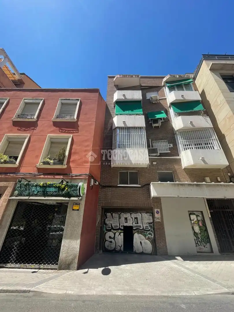 Exterior view of Garage for sale in Madrid