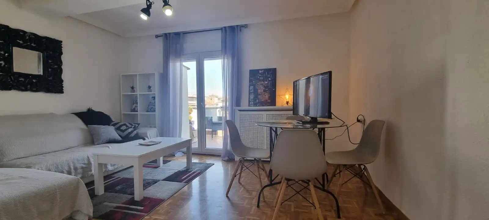 Sala d'estar de Pis en venda en Salamanca amb Calefacció, Parquet i Terrassa