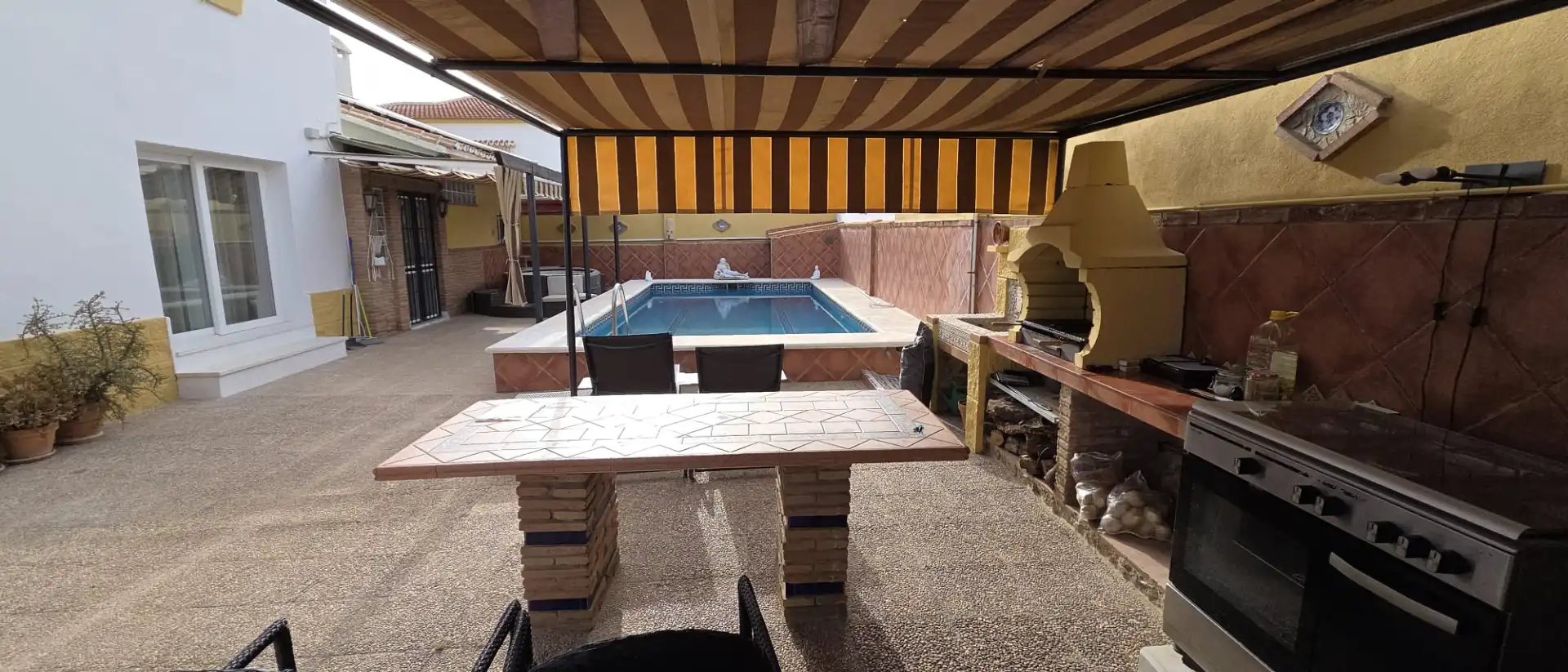 Terrasse von Haus oder Chalet zum Verkauf in Alhaurín de la Torre mit Klimaanlage, Privatgarten und Terrasse
