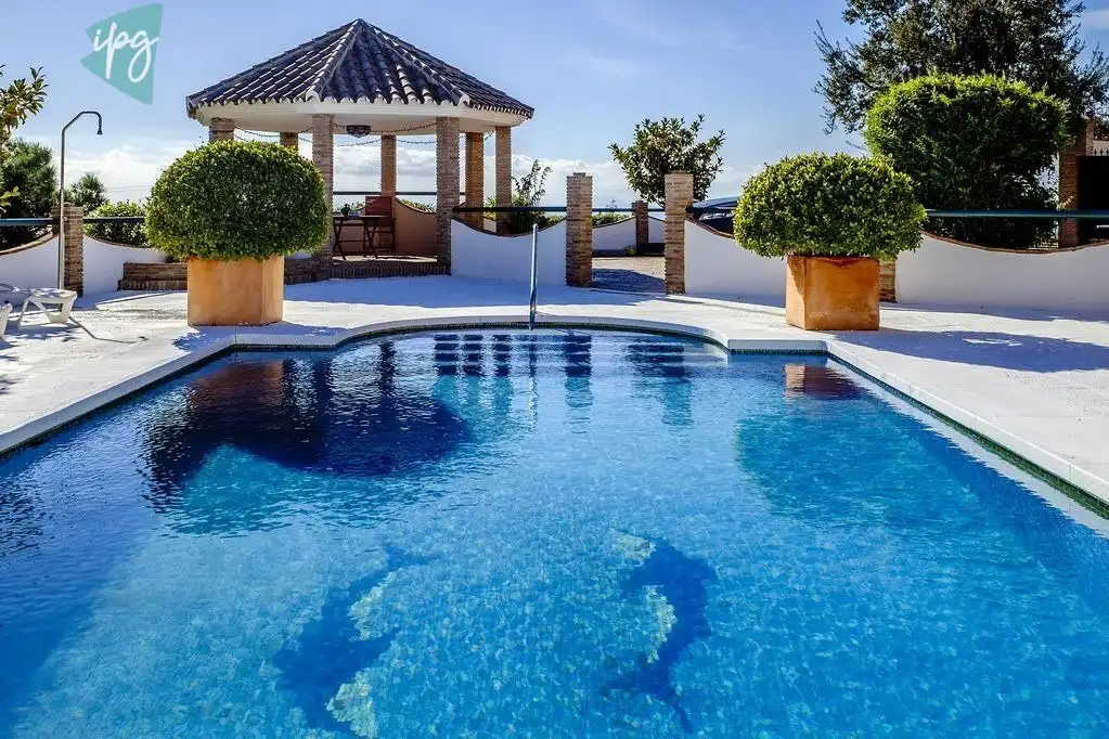 Piscina de Casa o xalet en venda en Estepona amb Aire condicionat, Calefacció i Jardí privat