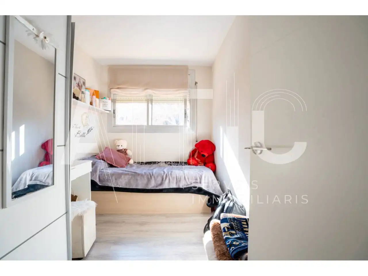 Habitación de Piso en venta en Sabadell con Aire acondicionado, Calefacción y Trastero
