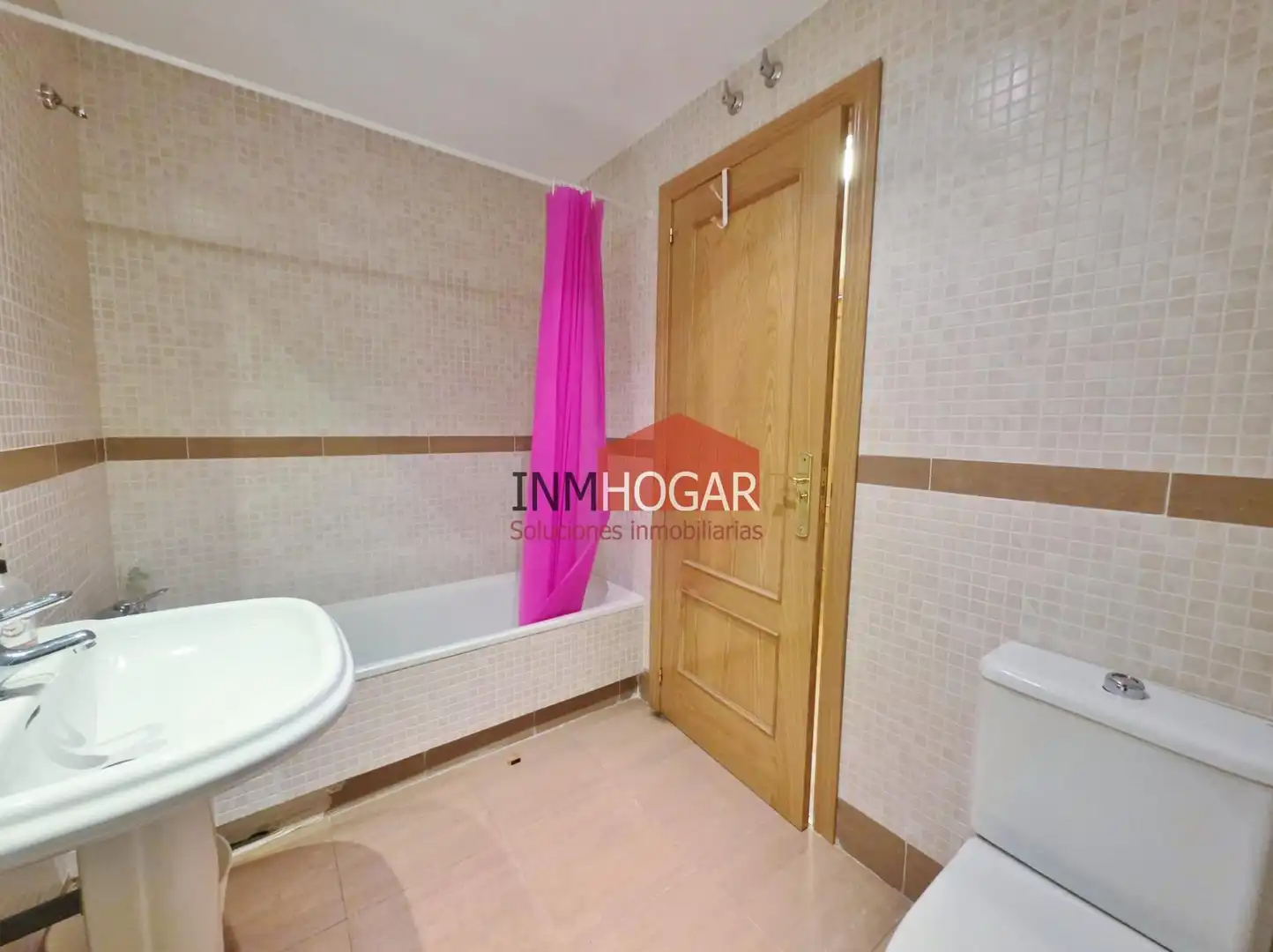 Badezimmer von Wohnung zum Verkauf in Ávila mit Heizung, Parkett und Terrasse