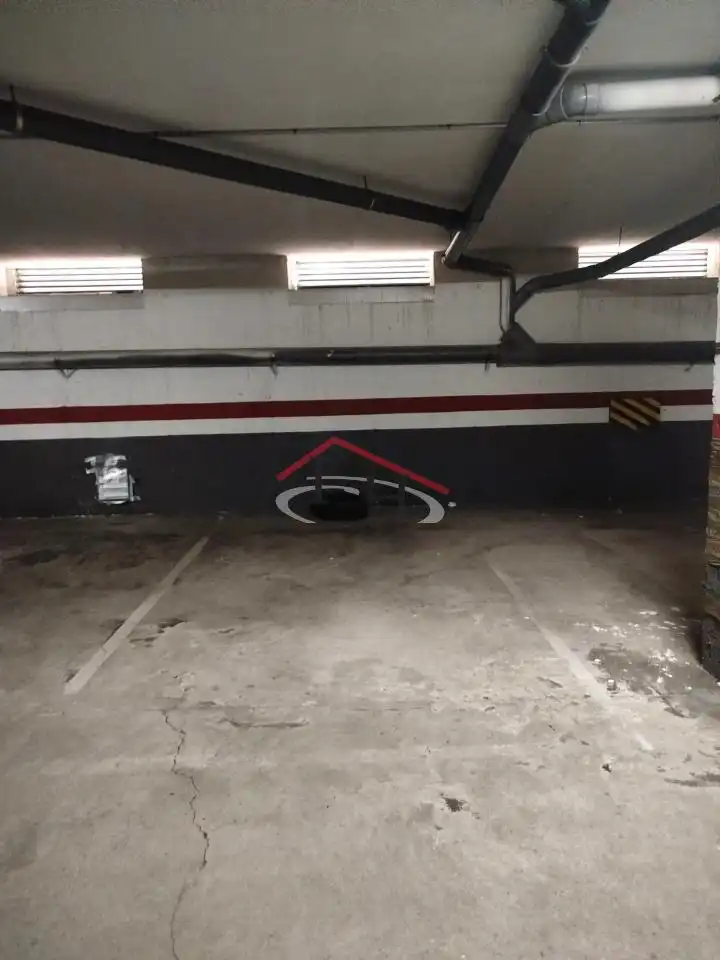 Parkplatz von Wohnungen zur Miete in Villaquilambre mit Heizung, Parkett und Terrasse