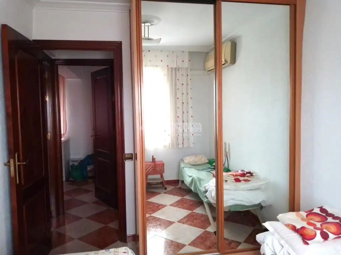 Habitación de Piso en venta en Sevilla con Aire acondicionado, Terraza y Amueblado