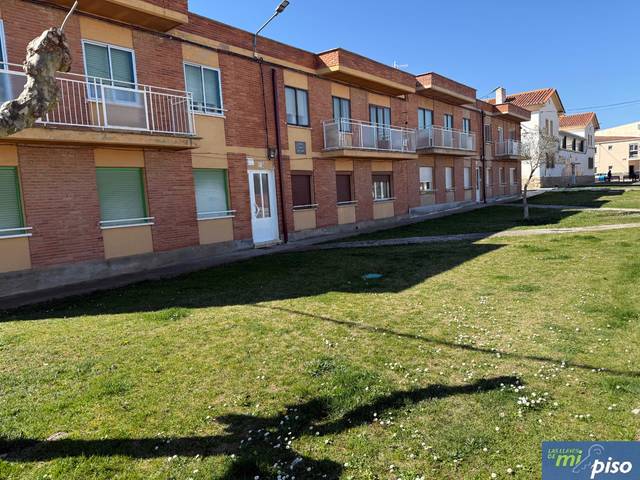 Piso en Venta en Avenida Santiago Hidalgo, 42 en Valoria la Buena