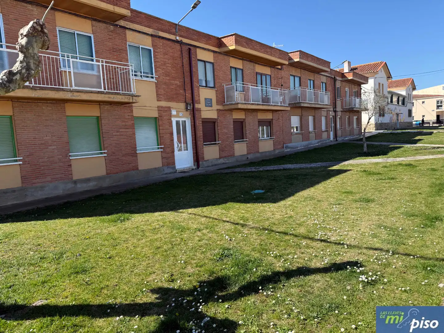 Vista exterior de Pis en venda en Valoria la Buena amb Calefacció, Terrassa i Traster