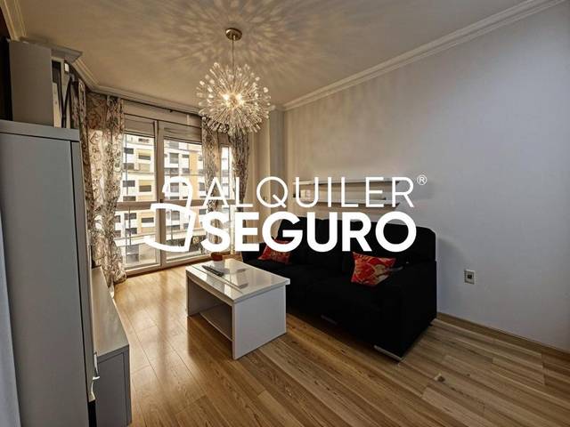 Piso en Alquiler en del Cerro Milano en Ensanche de Vallecas - La Gavia