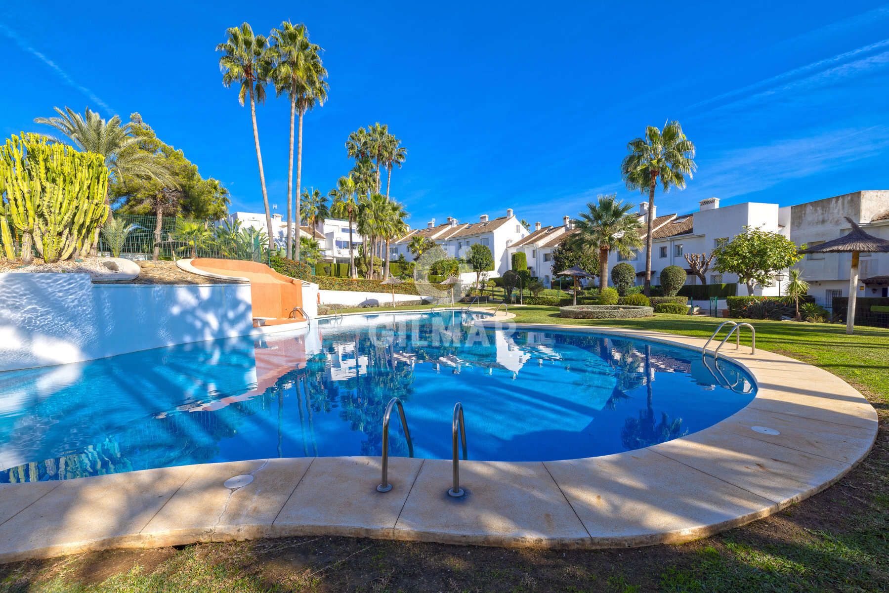 Jardí de Casa adosada en venda en Estepona amb Calefacció i Jardí privat