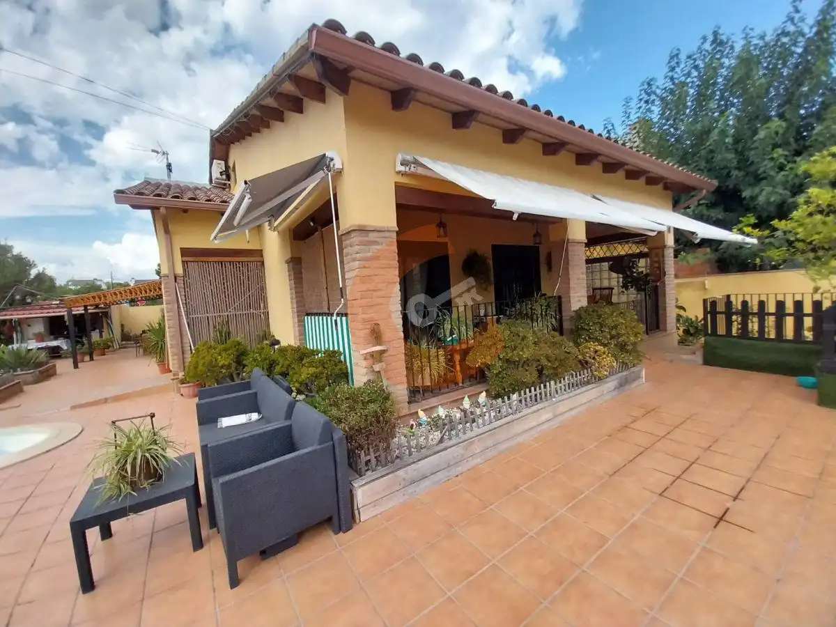 Casa con piscina en venta en Rafael Escofet, imagen 2
