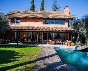 Jardí de Casa o xalet en venda en Bormujos amb Aire condicionat, Terrassa i Piscina