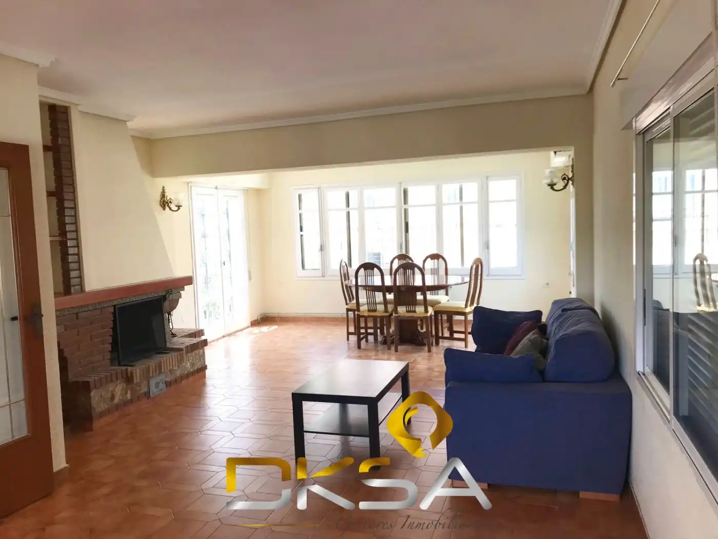 Sala d'estar de Casa adosada en venda en Benicasim / Benicàssim amb Calefacció, Jardí privat i Terrassa