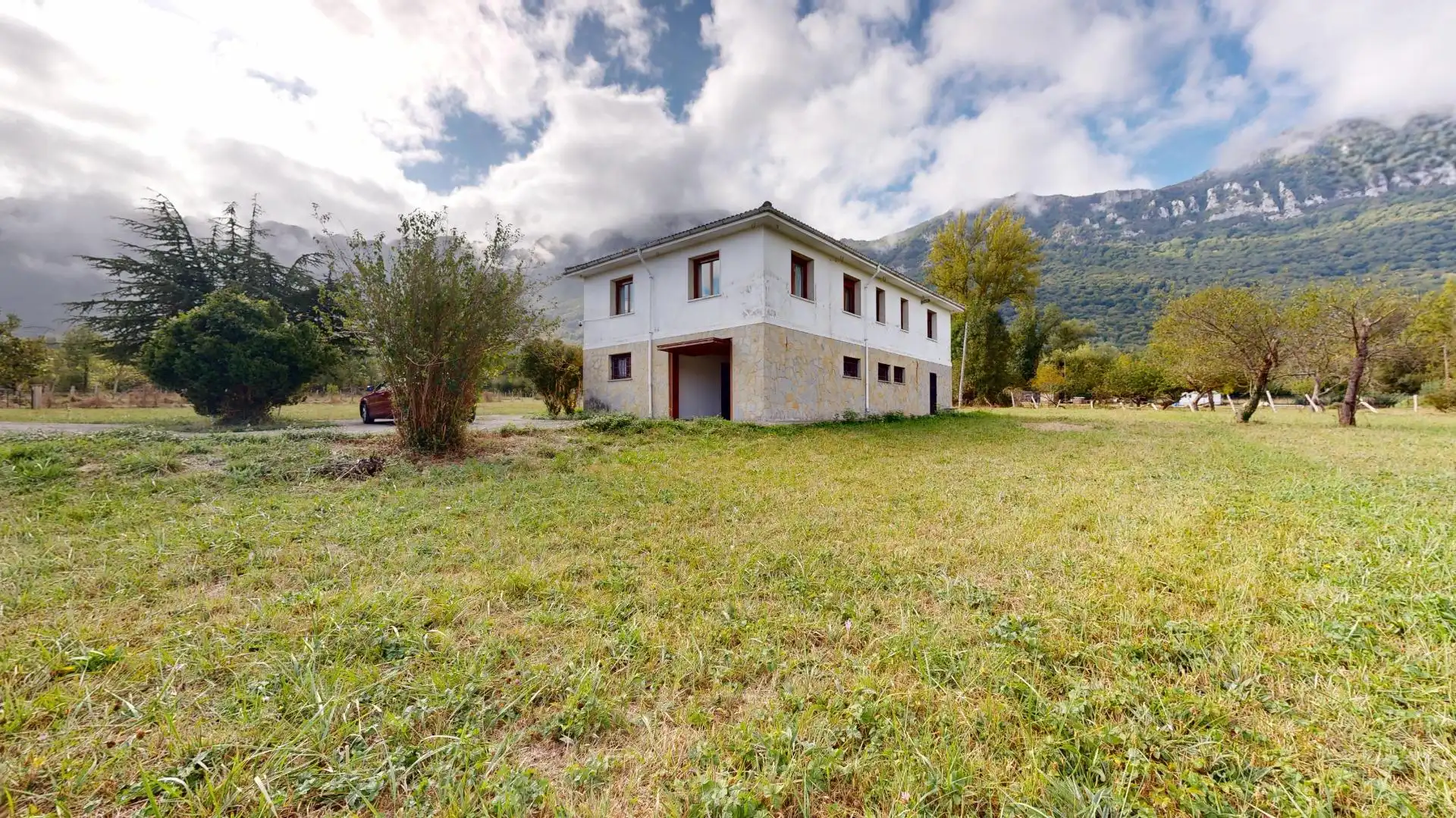 Vista exterior de Casa o xalet en venda en Valle de Mena amb Calefacció, Jardí privat i Terrassa