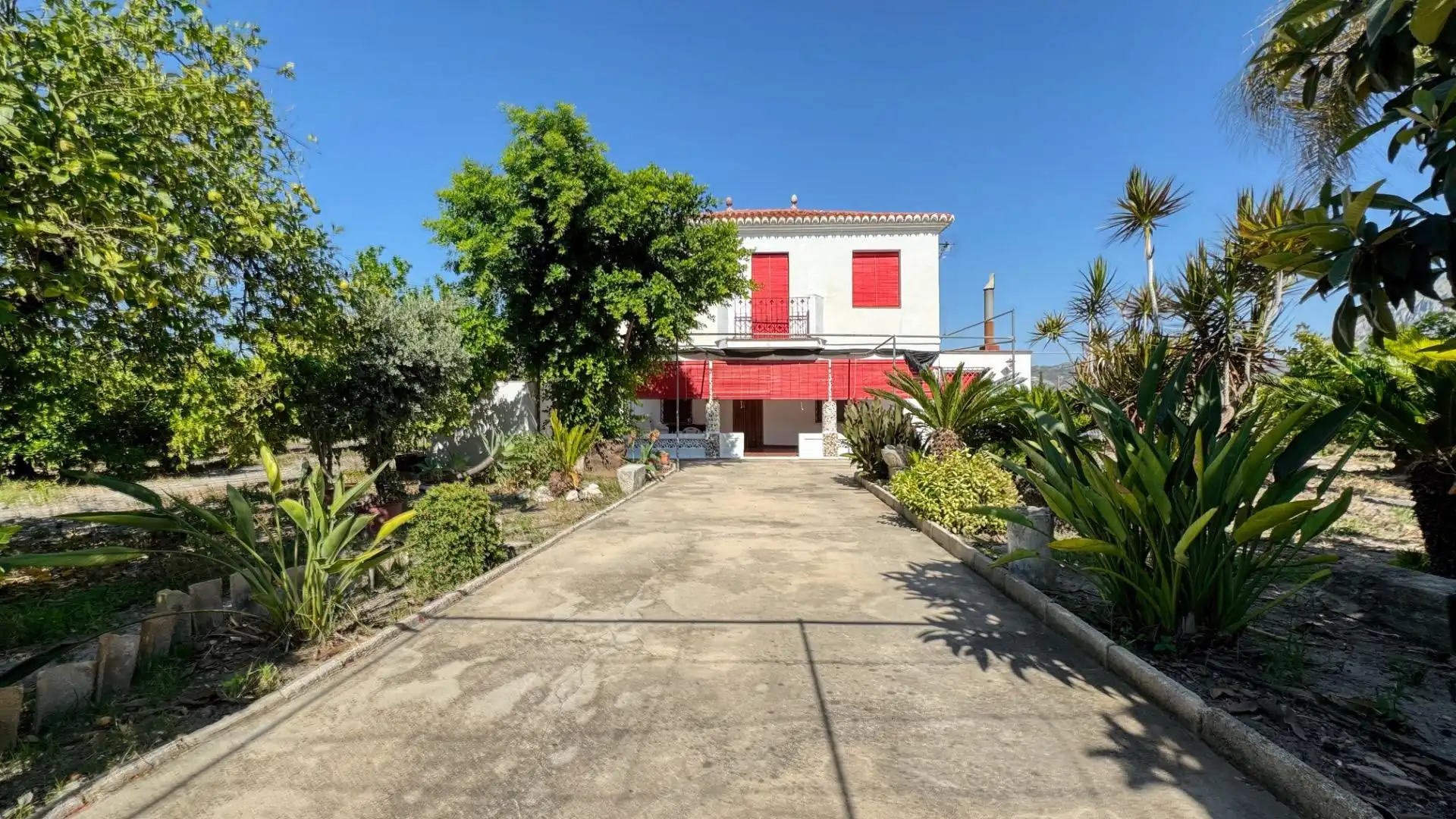Chalet con jardín en venta en Pego