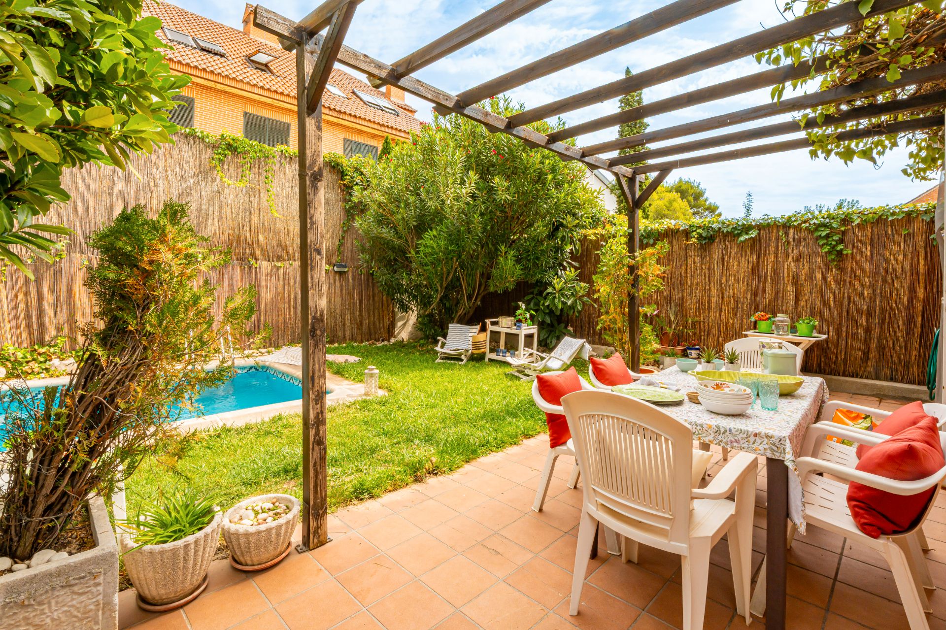 Garden of Single-family semi-detached for sale in  Madrid Capital  with Heating, Private garden and Parquet flooring