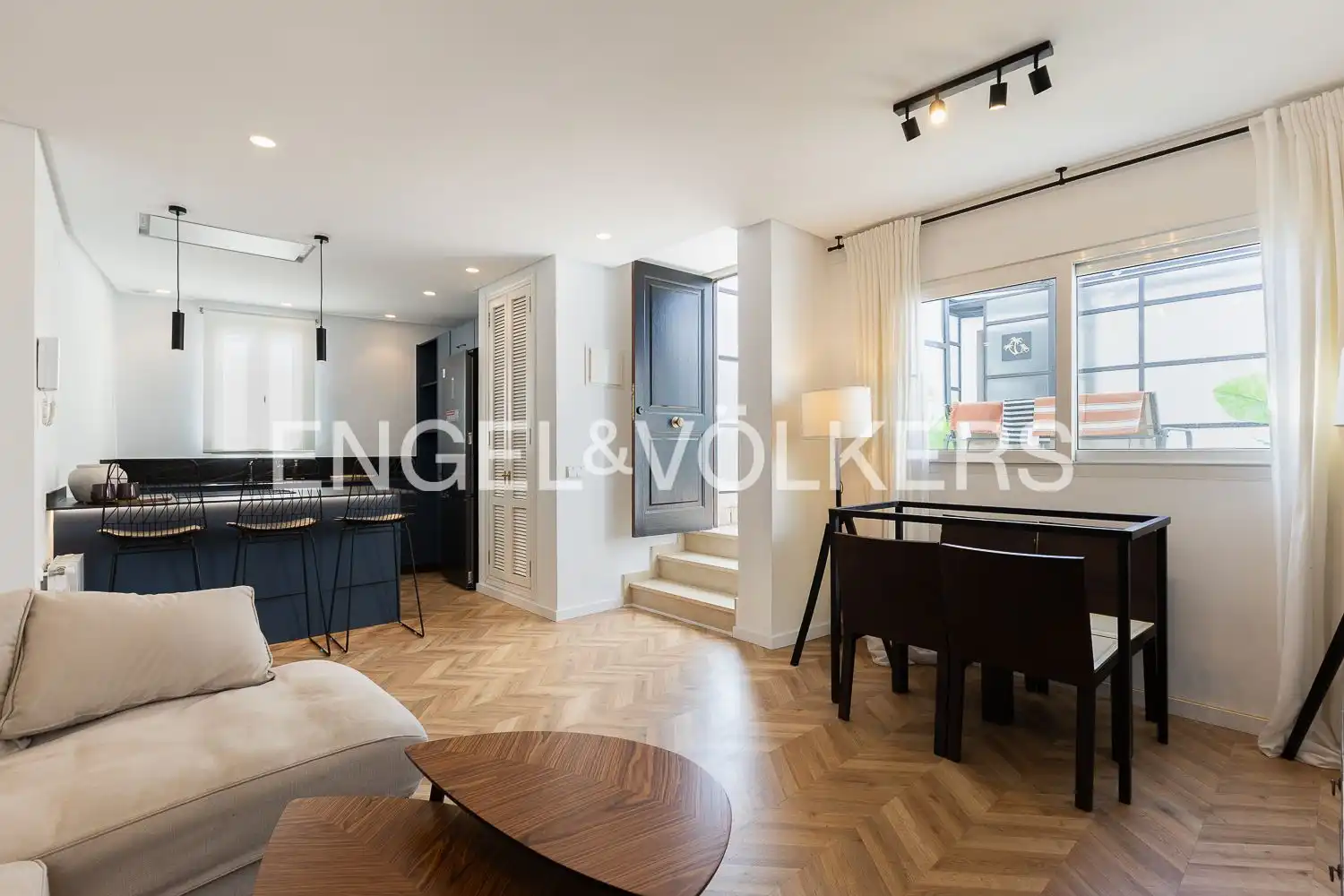 Exterior view of Attic for rent in Valencia  with Air Conditioner, Heating and Terrace