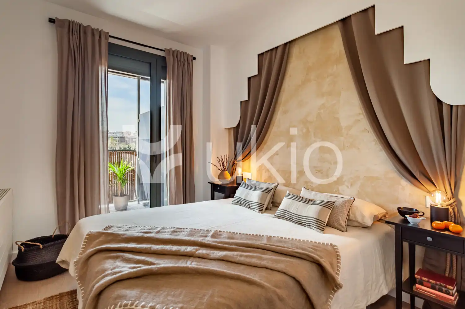 Schlafzimmer von Wohnungen zur Miete in Barcelona mit Klimaanlage, Terrasse und Möbliert