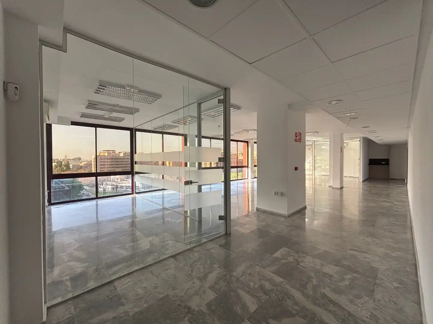 Office for rent in Sevilla  with Air Conditioner and Heating