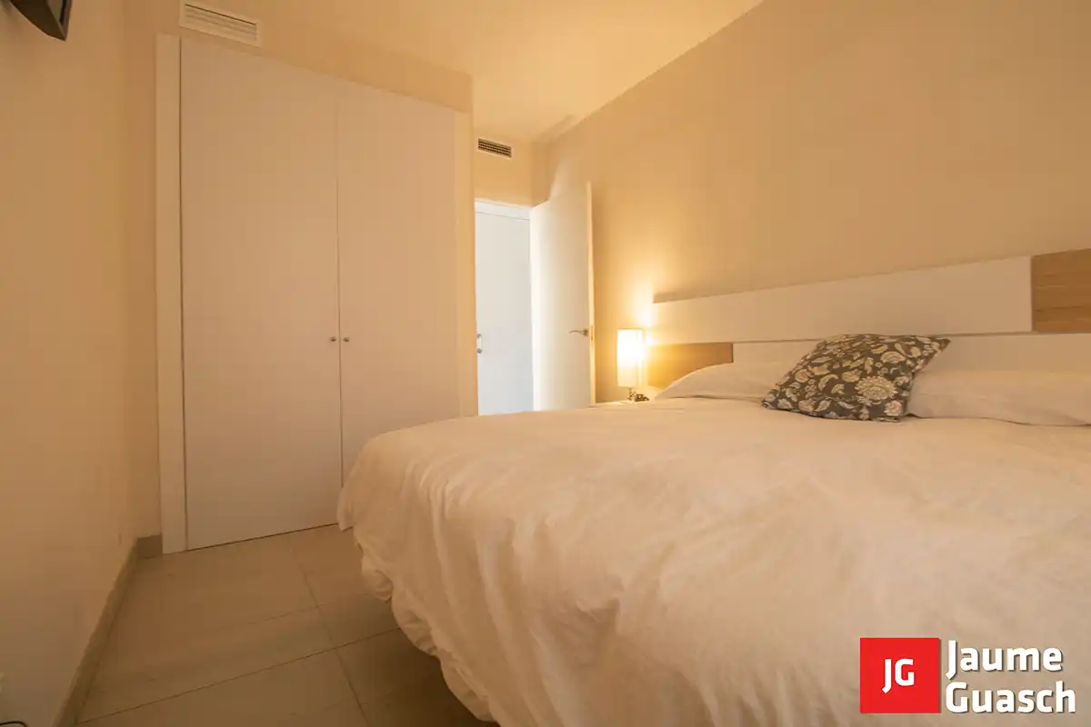 Schlafzimmer von Dachboden zum Verkauf in Torredembarra mit Klimaanlage, Heizung und Terrasse