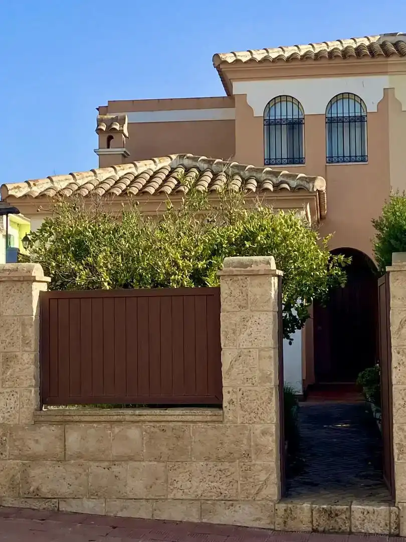 Vista exterior de Casa o chalet en venta en Almonte con Aire acondicionado