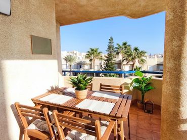 Flat with pool to rent in Almerimar