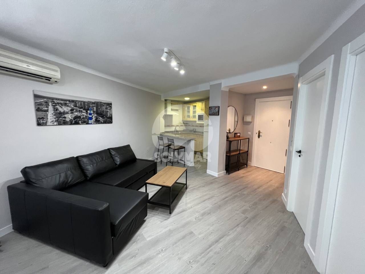 Living room of Flat to rent in Vélez-Málaga  with Air Conditioner, Parquet flooring and Furnished