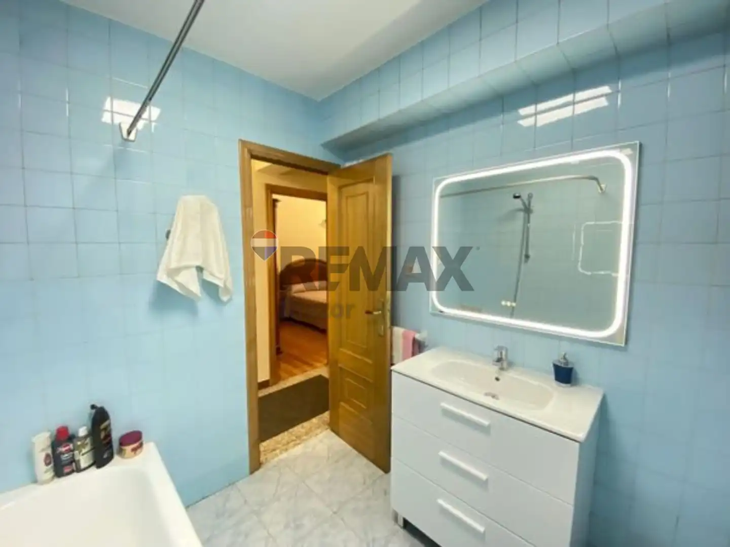 Baño de Piso de alquiler en Santiago de Compostela  con Calefacción, Amueblado y Horno