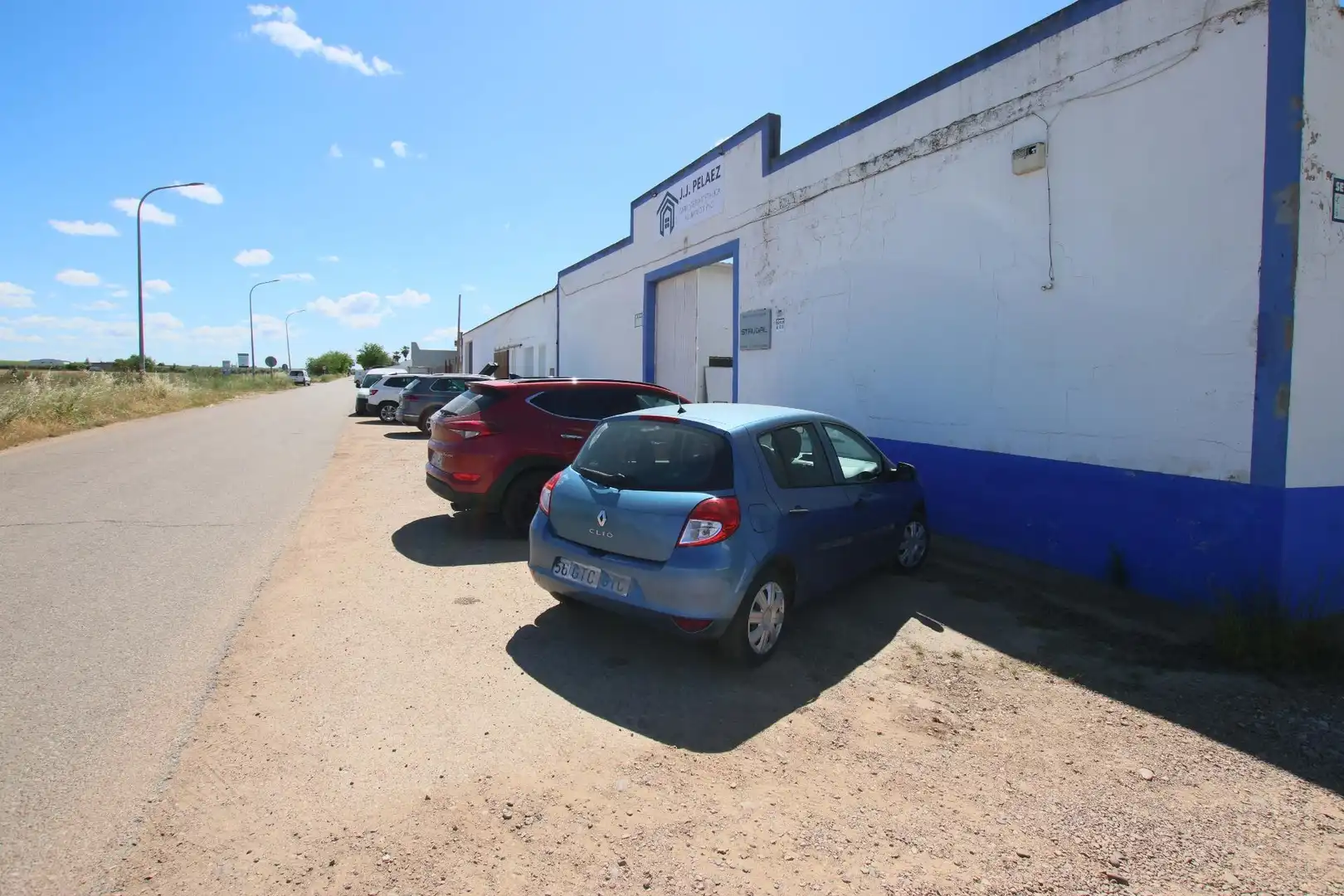 Parkplatz von Fabrikhallen zum Verkauf in Guadiana