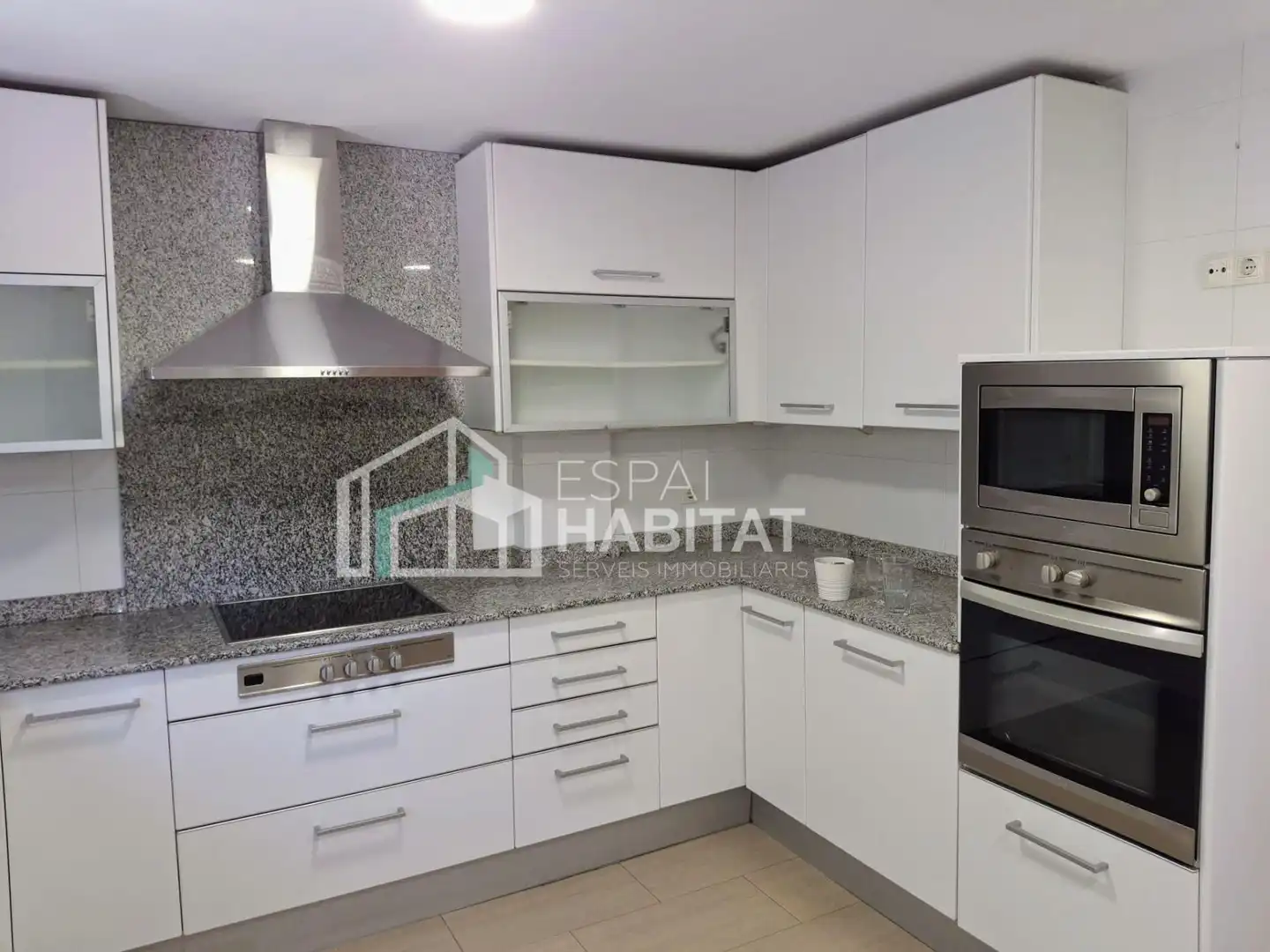 Cuina de Casa adosada de lloguer en Cabrils amb Calefacció, Jardí privat i Parquet