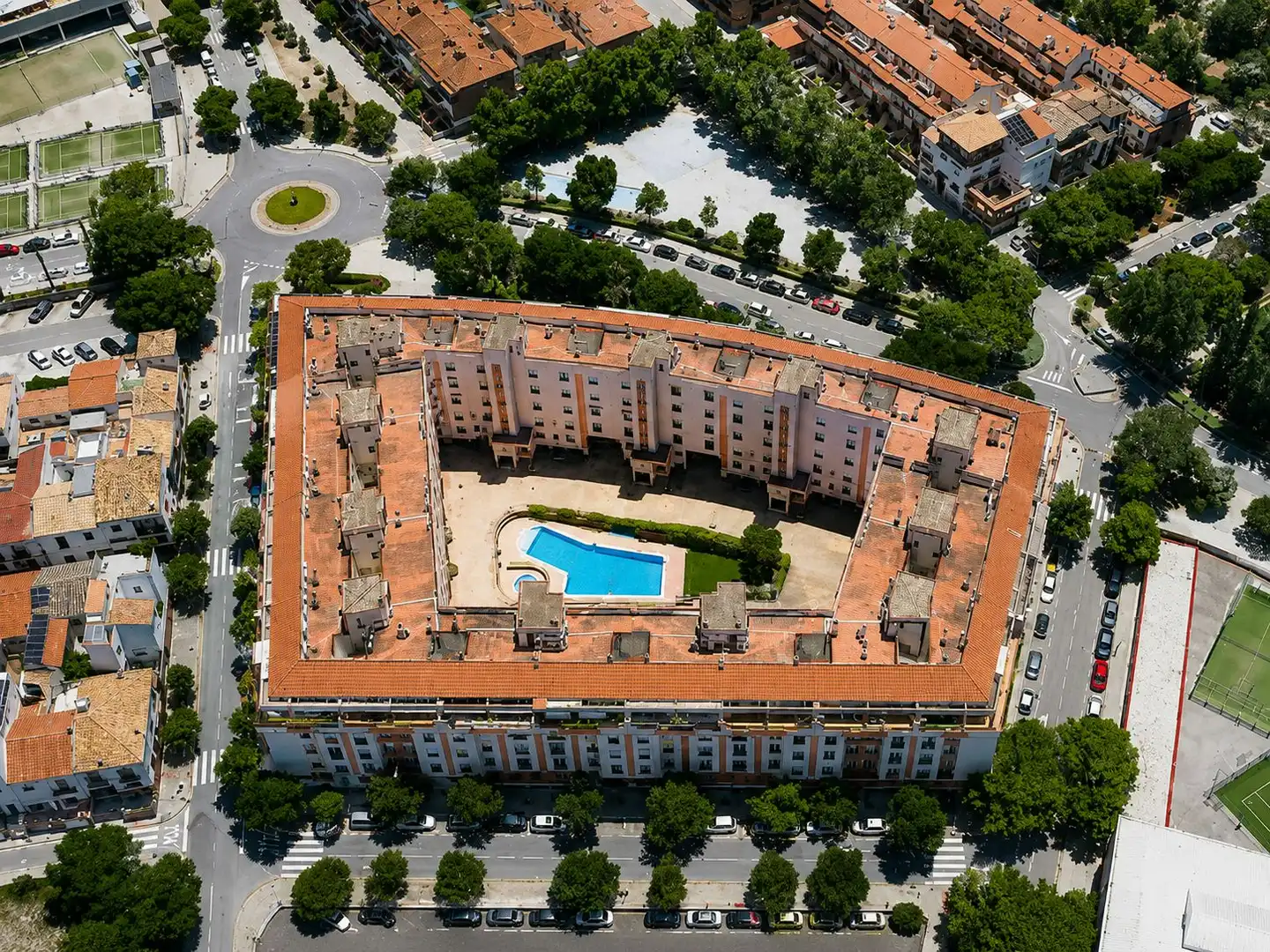 Vista exterior de Piso en venta en Granada con Calefacción, Balcón y Piscina comunitaria