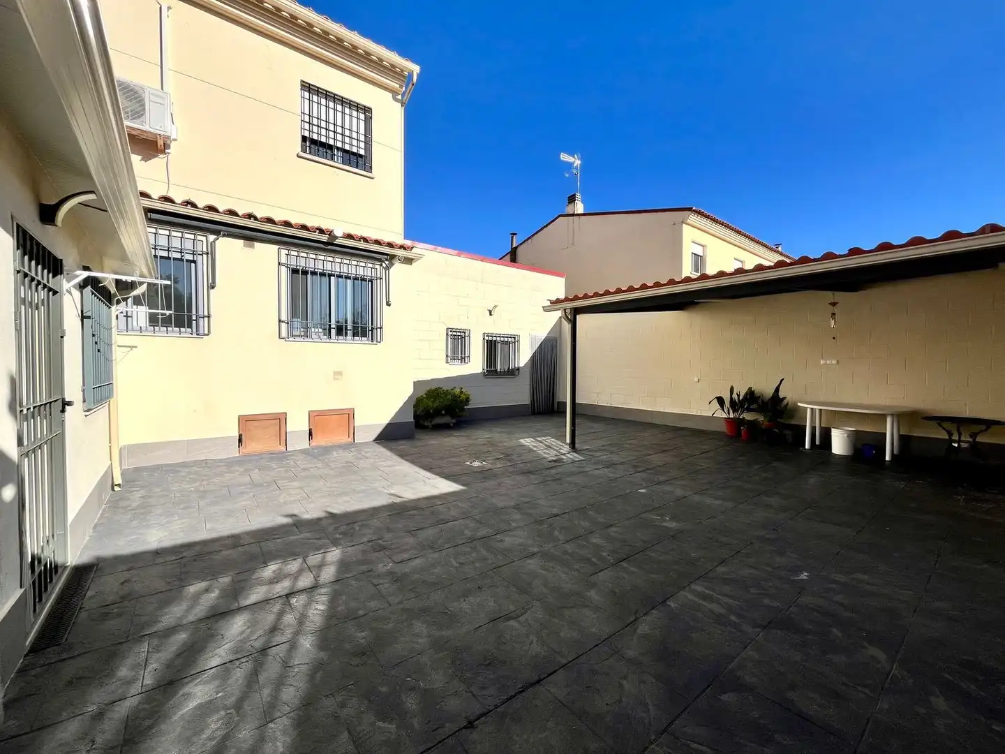 Vista exterior de Casa adosada en venta en Ciudad Real con Aire acondicionado, Calefacción y Internet