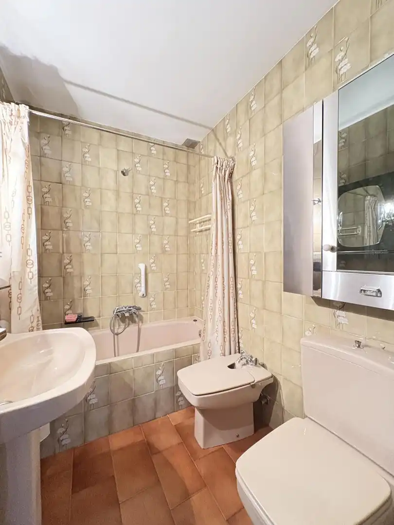 Bathroom of Flat for rent in Madrid  with Heating, Terrace and Furnished