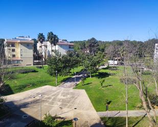 Vista exterior de Pis en venda en Mairena del Aljarafe amb Aire condicionat, Terrassa i Piscina