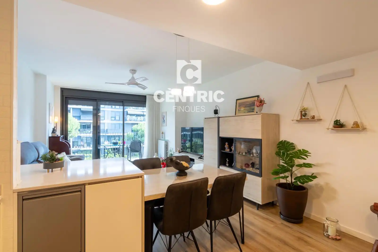 Vista exterior de Piso en venta en Terrassa con Aire acondicionado, Terraza y Trastero
