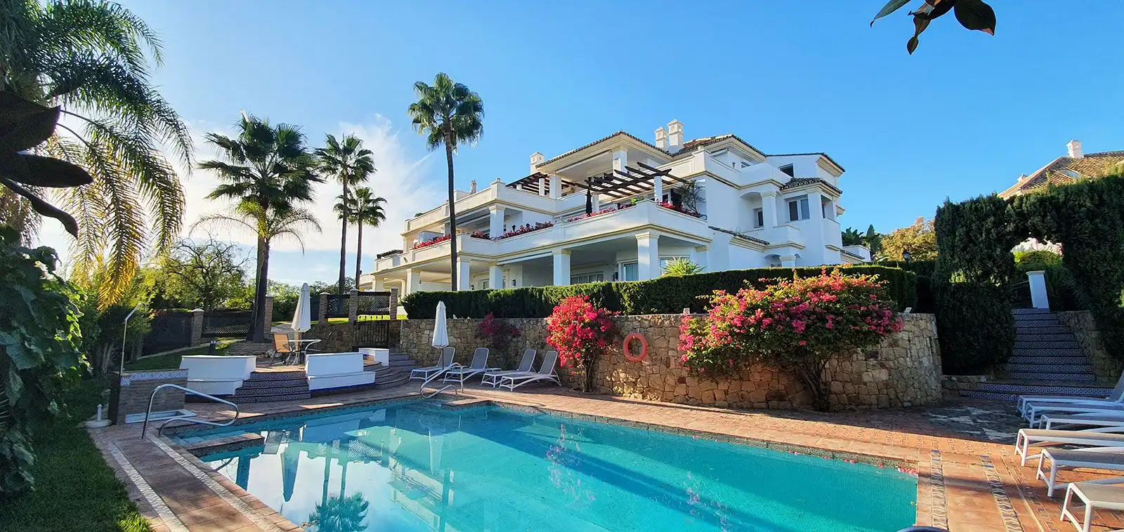Außenansicht von Wohnungen zum Verkauf in Marbella mit Klimaanlage, Terrasse und Abstellraum