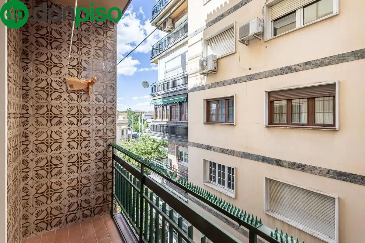 Exterior view of Flat for sale in Granada  with Air Conditioner, Heating and Terrace