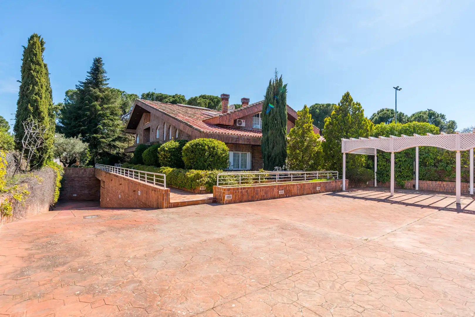 Jardín de Casa o chalet en venta en Pozuelo de Alarcón con Aire acondicionado, Calefacción y Jardín privado
