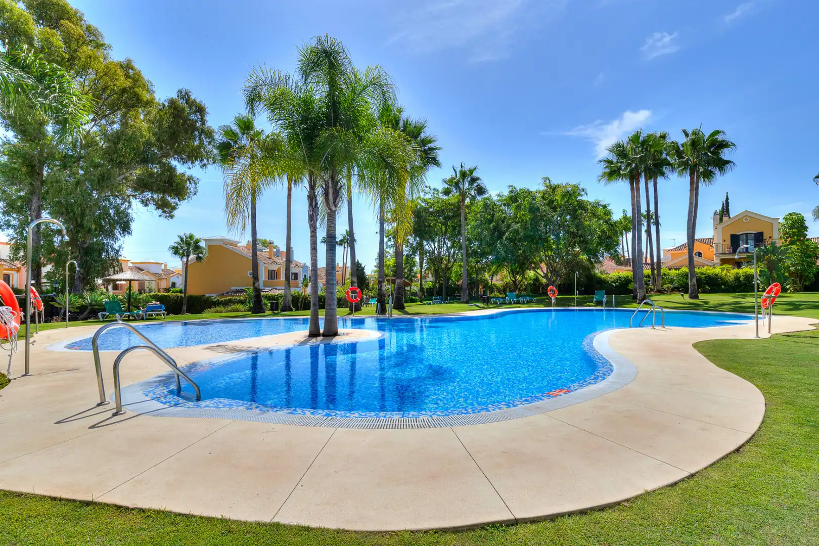 Piscina de Casa o chalet en venta en Marbella con Terraza y Piscina comunitaria