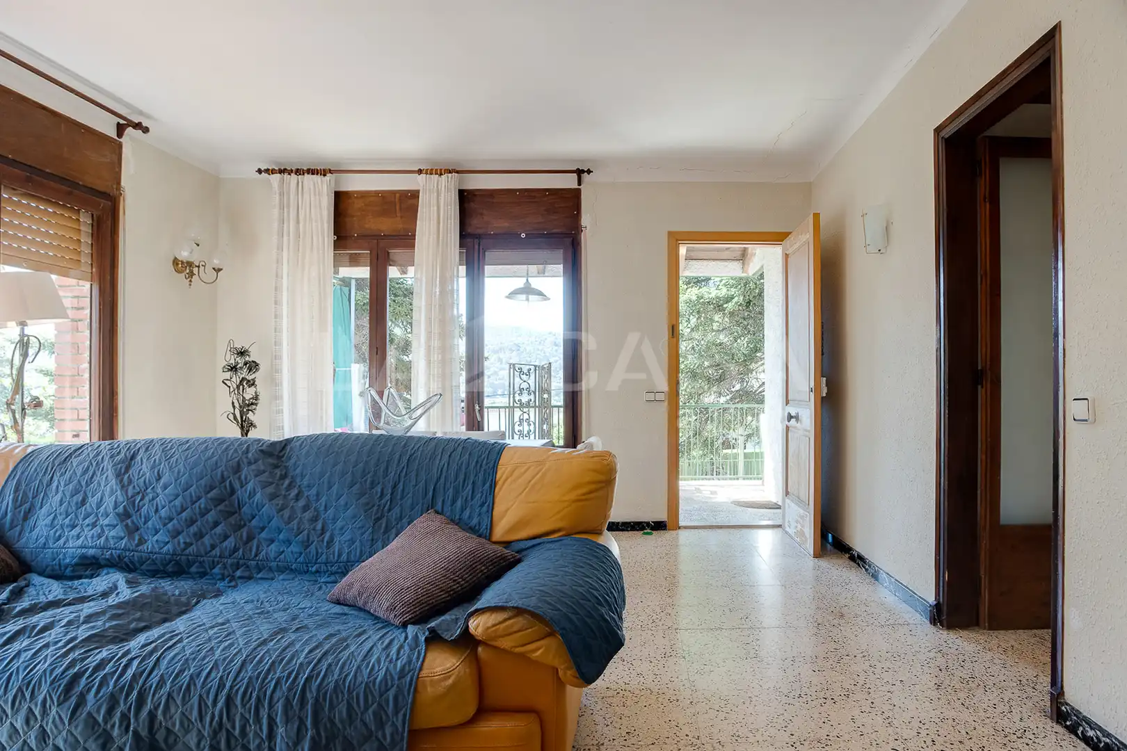 Sala d'estar de Casa o xalet en venda en Llinars del Vallès amb Jardí privat, Forn i Internet