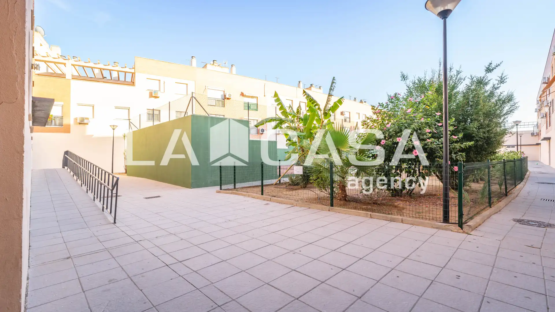 Terraza de Planta baja en venta en Dos Hermanas con Trastero y Piscina