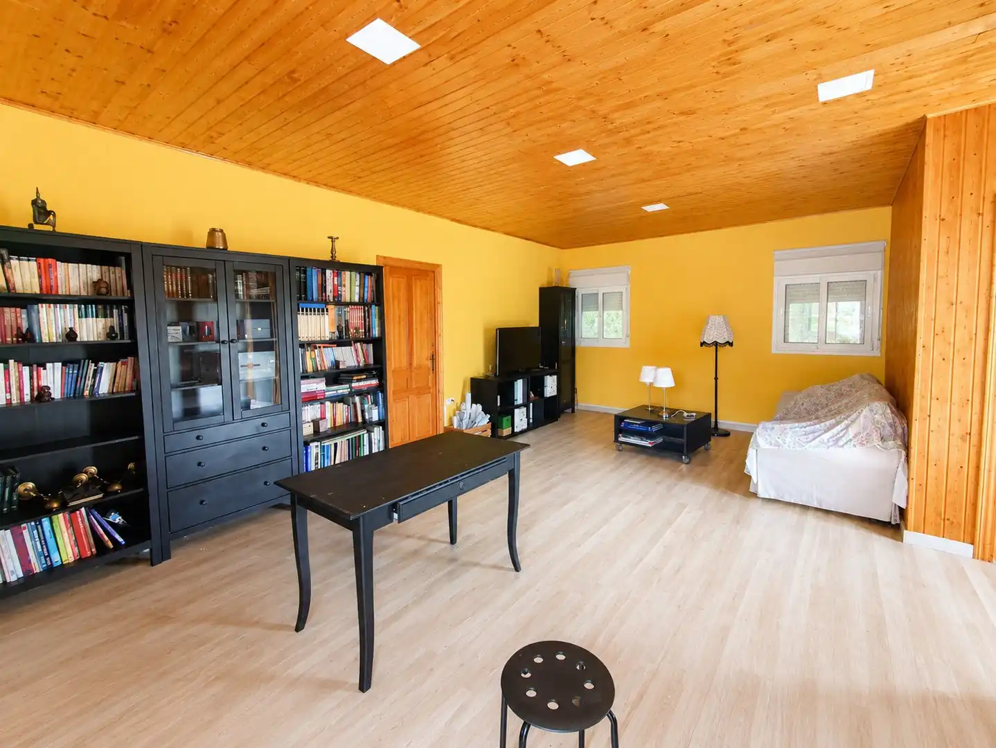 Sala de estar de Nave industrial en venta en Candamo